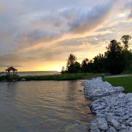 Hotel Waterview On The Bay à Wiarton Extérieur photo