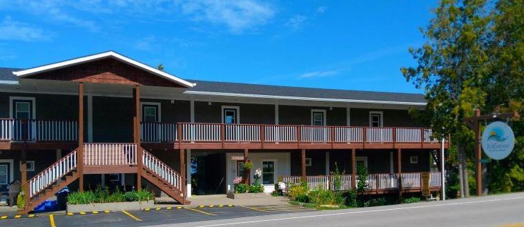 Hotel Waterview On The Bay à Wiarton Extérieur photo