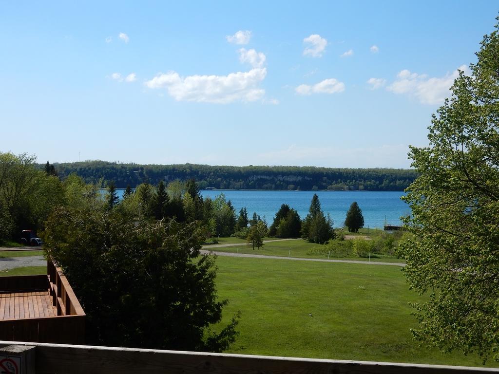 Hotel Waterview On The Bay à Wiarton Extérieur photo