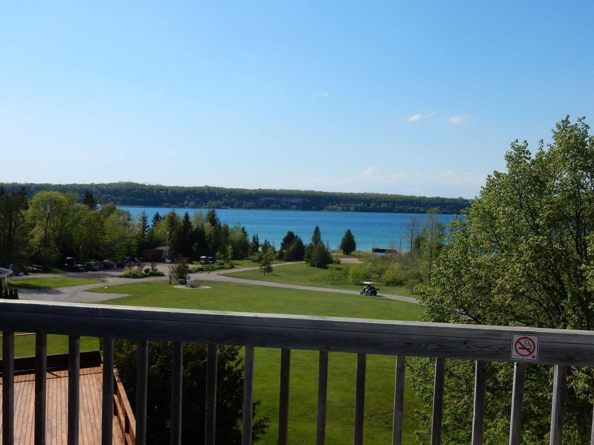 Hotel Waterview On The Bay à Wiarton Extérieur photo