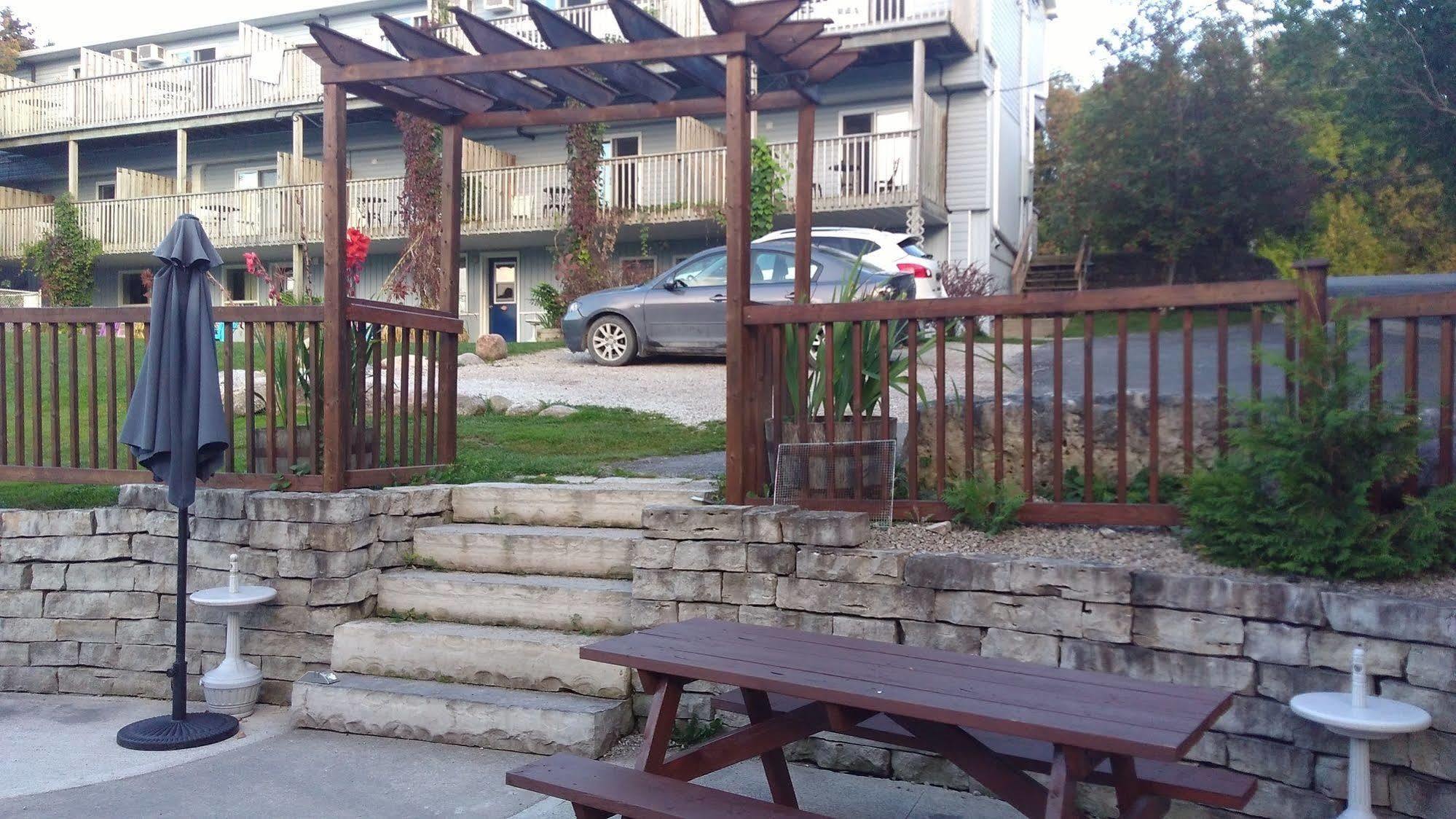 Hotel Waterview On The Bay à Wiarton Extérieur photo