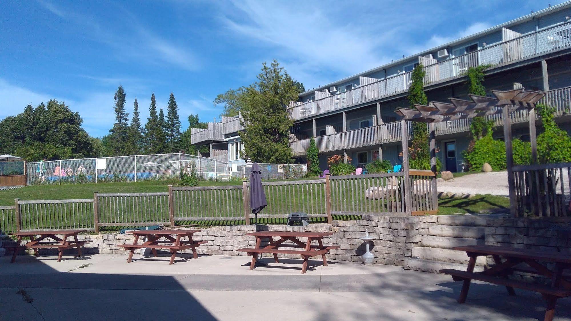 Hotel Waterview On The Bay à Wiarton Extérieur photo